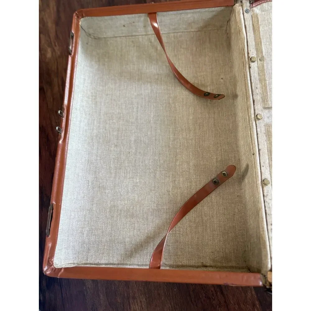 Vintage 1950s Towncraft Tan Leather Suitcase Train Case Linen Lined Brass Clasps